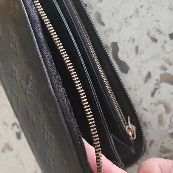 Louis Vuitton Black Embossed Leather Wallet/Wristlet - Needs Rehab - Picture 6 of 15
